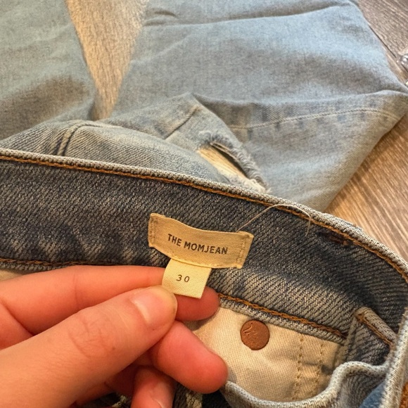 Madewell The Mom Jean Light Blue Distressed Jeans Size 30 - Picture 4 of 10